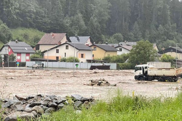 Možno poplavljanje rek v severozahodni Sloveniji